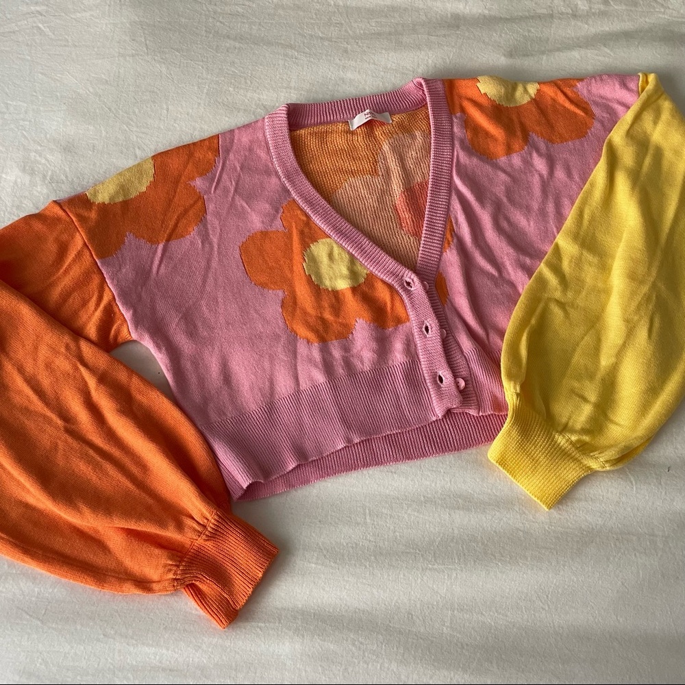 Cropped flower sweater